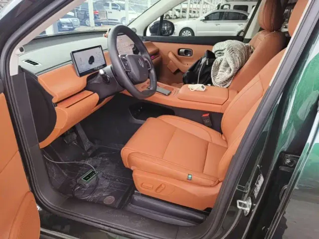 Leapmotor C10 — Фото автомобиля 14