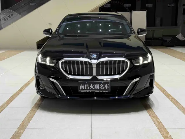 BMW 5 Series — Фото автомобиля 3