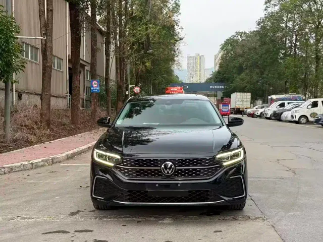 Volkswagen Passat — Фото автомобиля 2