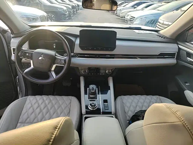 Mitsubishi Outlander — Фото автомобиля 9