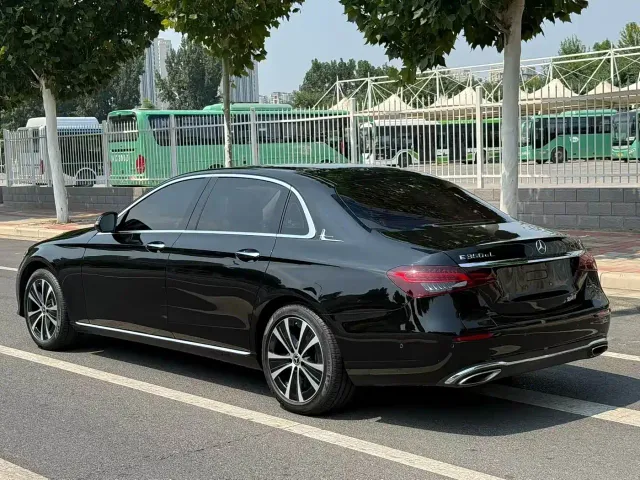 Mercedes-Benz E-Class — Фото автомобиля 18