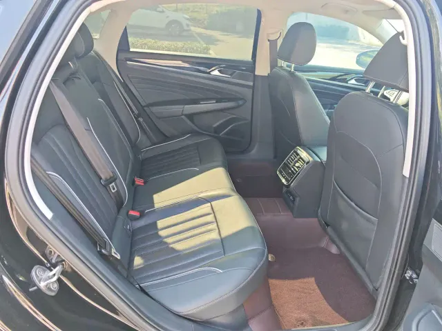 Volkswagen Passat — Фото автомобиля 16