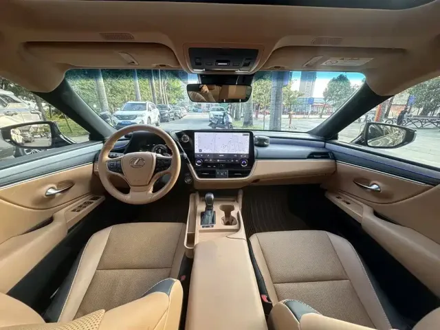 Lexus Lexus ES 2025 300h Ultimate Edition — Фото автомобиля 3