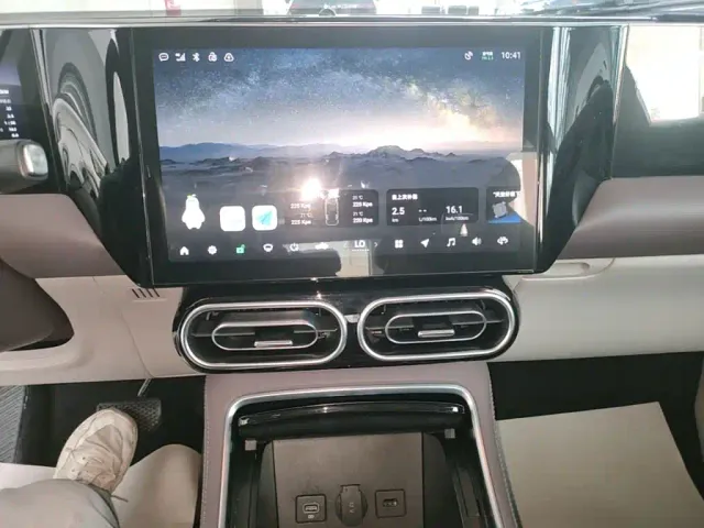Leapmotor C11 — Фото автомобиля 12