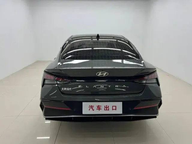 Hyundai Elantra — Фото автомобиля 5