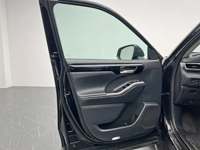 Toyota Highlander — Фото автомобиля 10