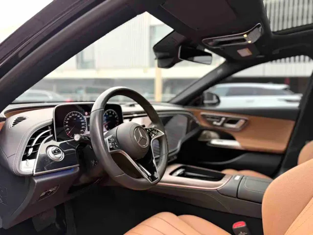 Mercedes-Benz E-Class — Фото автомобиля 4