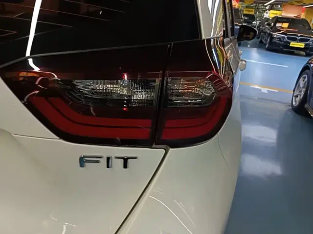 Honda Fit — Фото автомобиля 7