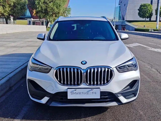 Фотография автомобиля — BMW X1