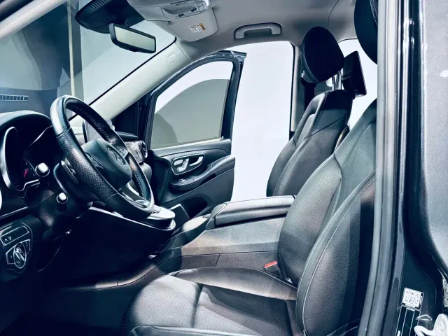 Mercedes-Benz V-Class — Фото автомобиля 12