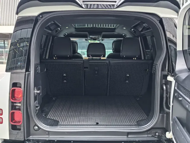 Land Rover Defender — Фото автомобиля 22