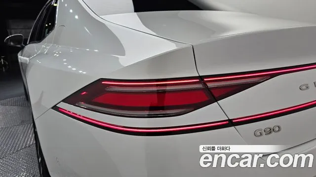 Genesis G90 Бензин 3.5 турбо AWD — Фото автомобиля 3