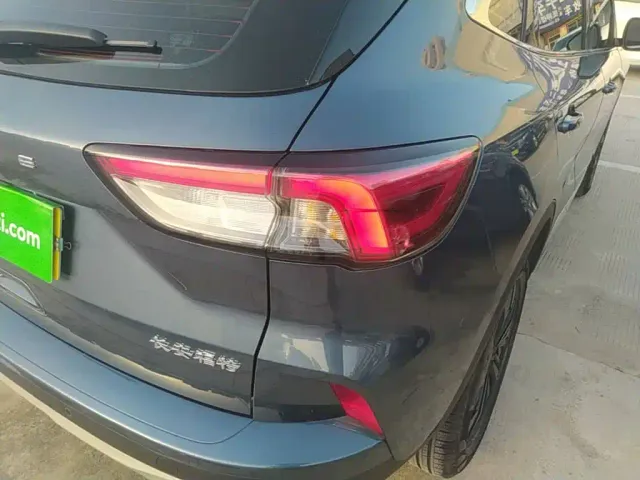 Ford Escape — Фото автомобиля 23
