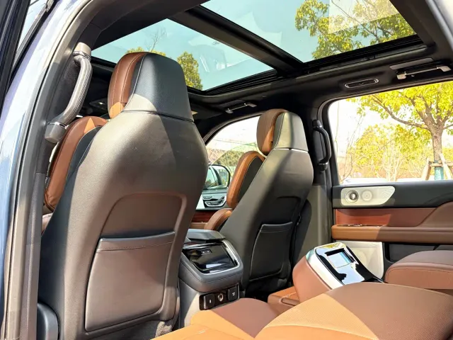 Lincoln Navigator — Фото автомобиля 13
