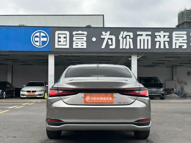 Lexus ES — Фото автомобиля 16