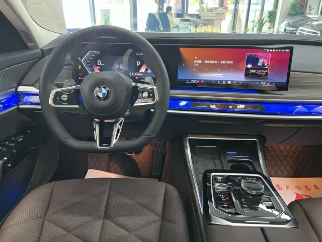 BMW 7 Series — Фото автомобиля 11