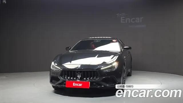Maserati Ghibli — Фото автомобиля 3