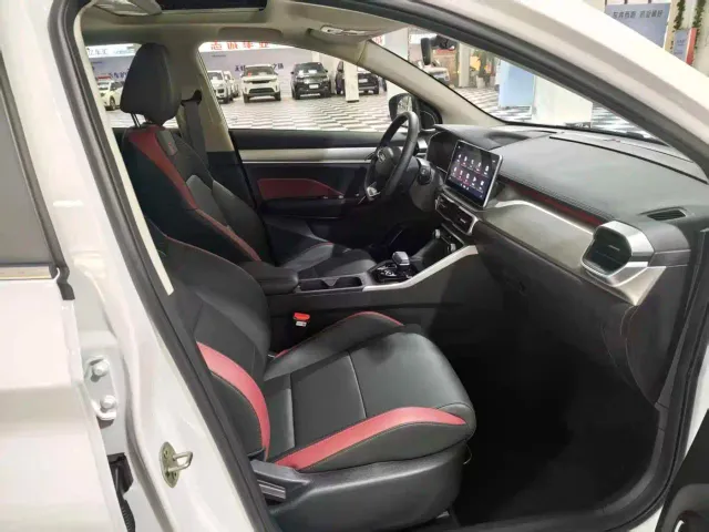 Geely Binyue — Фото автомобиля 12