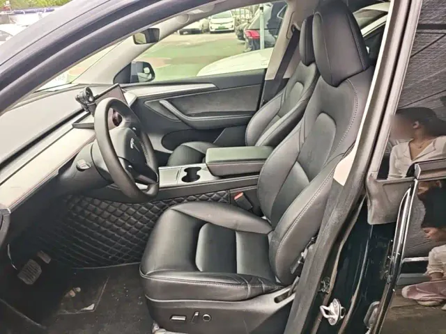 Tesla Model Y — Фото автомобиля 14