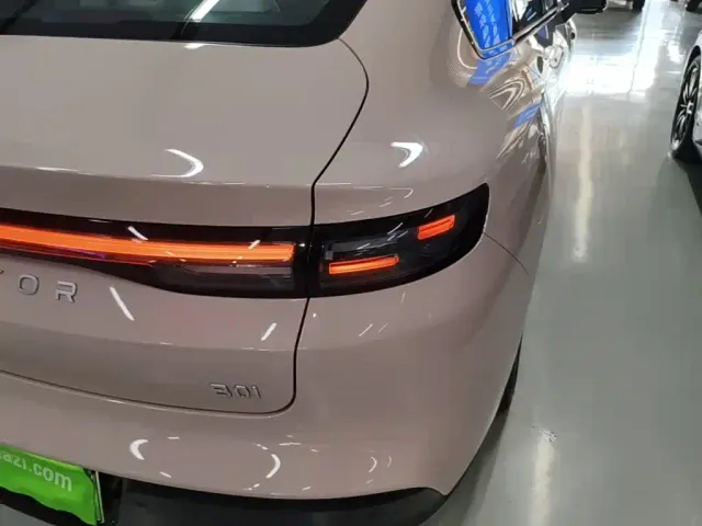 Leapmotor B01 — Фото автомобиля 7