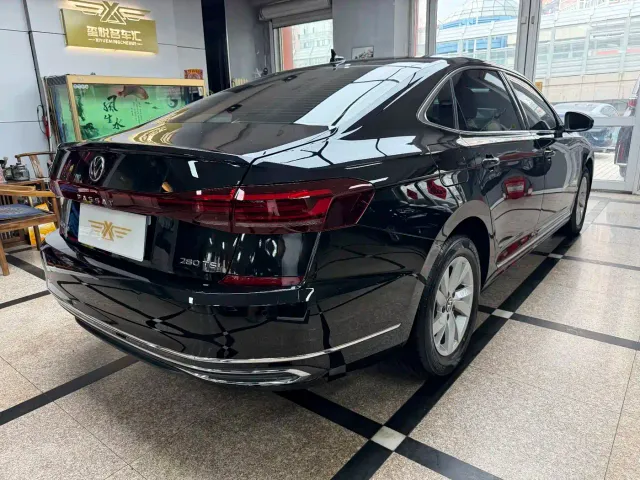 Volkswagen Passat — Фото автомобиля 6