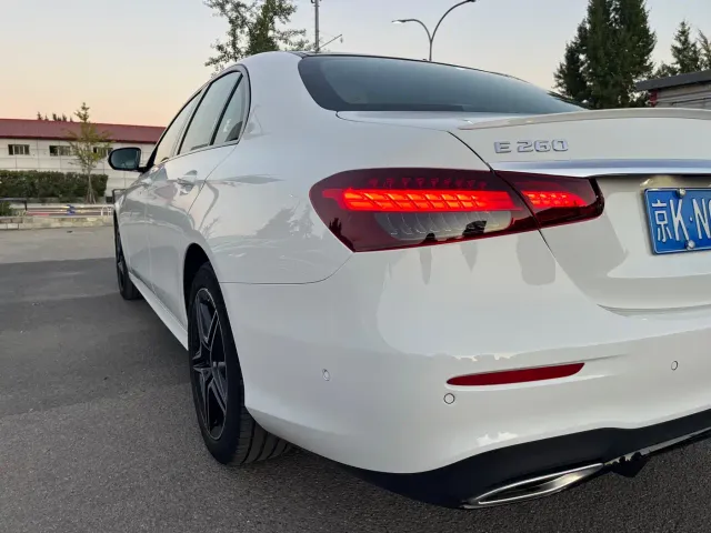 Mercedes-Benz E-Class — Фото автомобиля 5