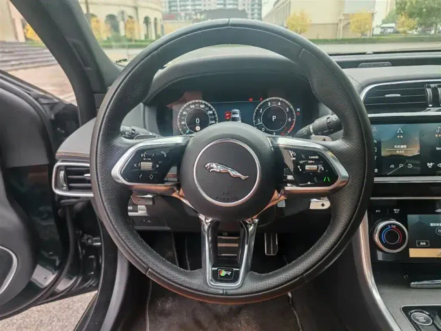 Jaguar XEL — Фото автомобиля 11