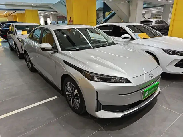 Changan Qiyuan A05 — Фото автомобиля 3