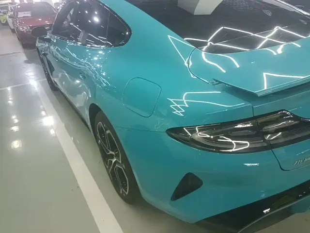 Xiaomi SU7 — Фото автомобиля 4