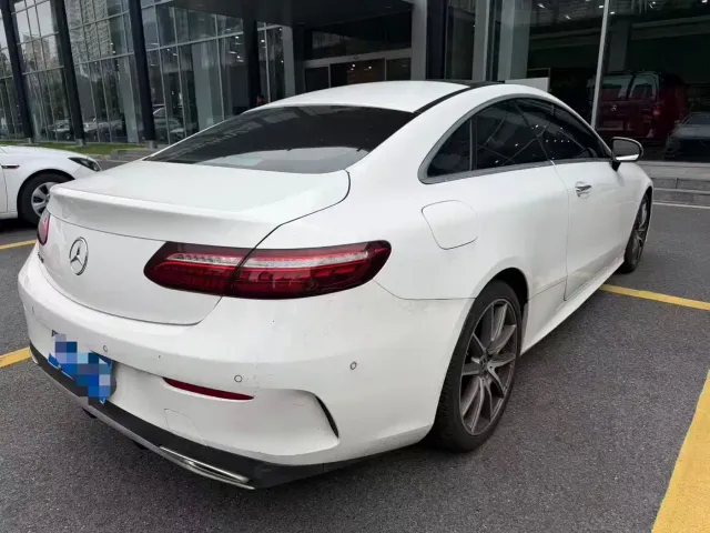 Mercedes-Benz E-Class — Фото автомобиля 2