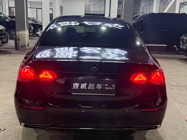 Mercedes-Benz E-Class — Фото автомобиля 18