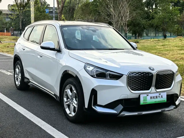 BMW iX1 — Фото автомобиля 3