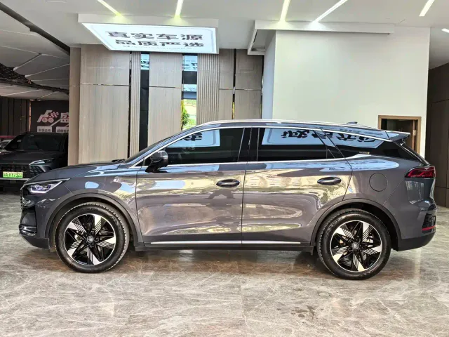BYD Tang — Фото автомобиля 4
