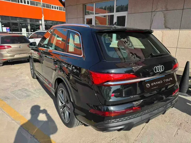 Audi Q7 — Фото автомобиля 5
