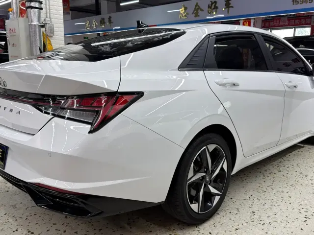 Hyundai Elantra — Фото автомобиля 4
