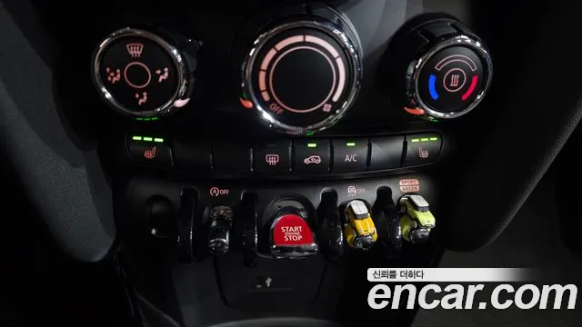 Mini Cooper Cooper 5 дверей Classic Launch Pack — Фото автомобиля 29