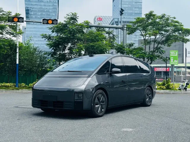 Фотография автомобиля — Li Auto MEGA