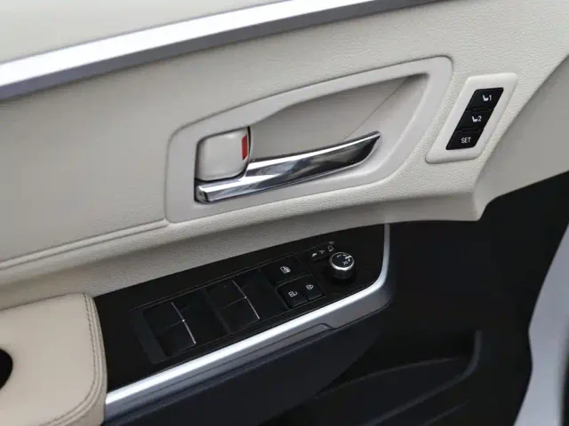 Toyota Granvia 2022 2.5L Hybrid Noble Edition — Фото автомобиля 11