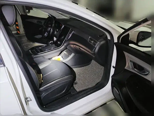 Roewe i6 MAX EV — Фото автомобиля 13
