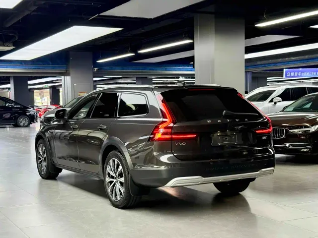 Volvo V90 — Фото автомобиля 16