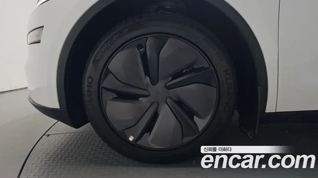 Tesla Model Y — Фото автомобиля 4