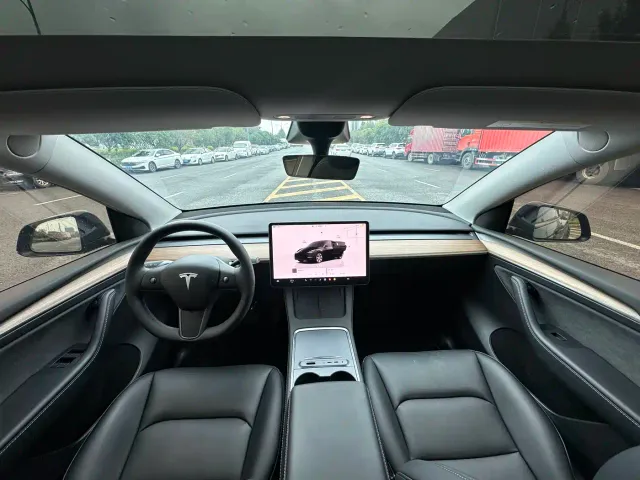 Tesla Model Y — Фото автомобиля 5