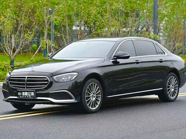 Фотография автомобиля — Mercedes-Benz E-Class