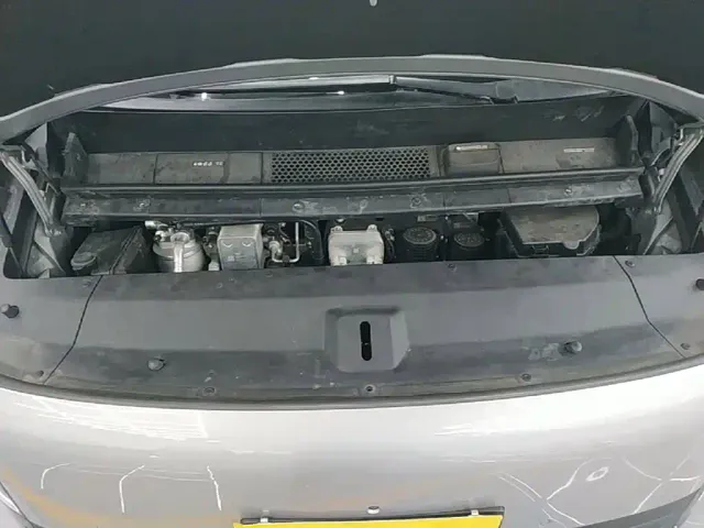 Li Auto MEGA — Фото автомобиля 19