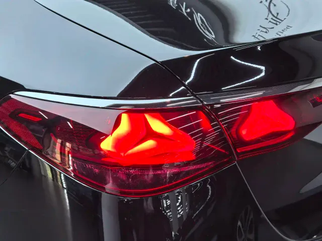 Mercedes-Benz E-Class — Фото автомобиля 16