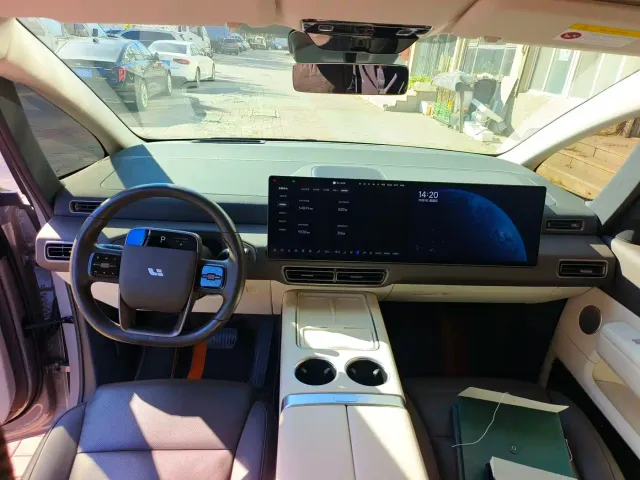 Li Auto MEGA — Фото автомобиля 12