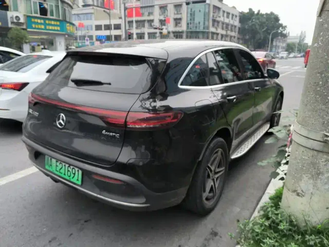 Mercedes-Benz EQC — Фото автомобиля 3