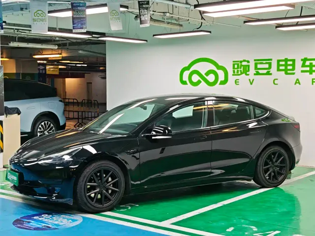 Tesla Model 3 — Фото автомобиля 4