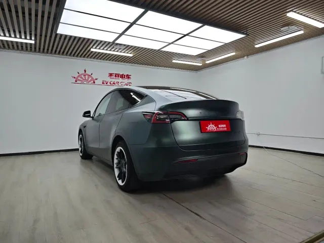 Tesla Model Y — Фото автомобиля 5
