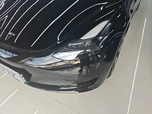 Tesla Model 3 — Фото автомобиля 23